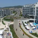 лунна пътека - Хотел 5*